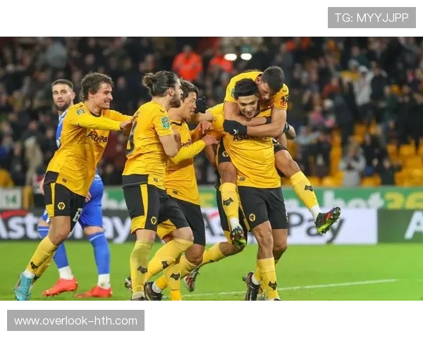 国际足坛劲爆对决:巨星携手挑战联赛霸主风云再起 国际足坛劲爆对决:巨星携手挑战联赛霸主风云再起