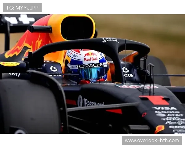 F1赛季激烈竞争不断 红牛车队称霸赛事 梅赛德斯表现起伏不定